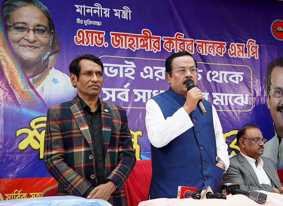 কনকনে শীতের রাতে ছিন্নমূল মানুষের মাঝে কম্বল বিতরণ কর্মসূচি